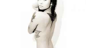 tanara fara picioare